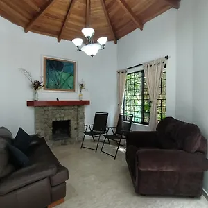 casa-campestre-poblado-para-8.colombiamedellinhotels.com/
